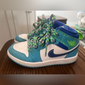 Jordan 1 mid little kids size 12c (used)